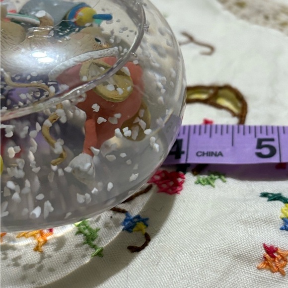 Vintage 1993 Christmas Mouse Snow Globe with Red Base - Picture 7 of 7